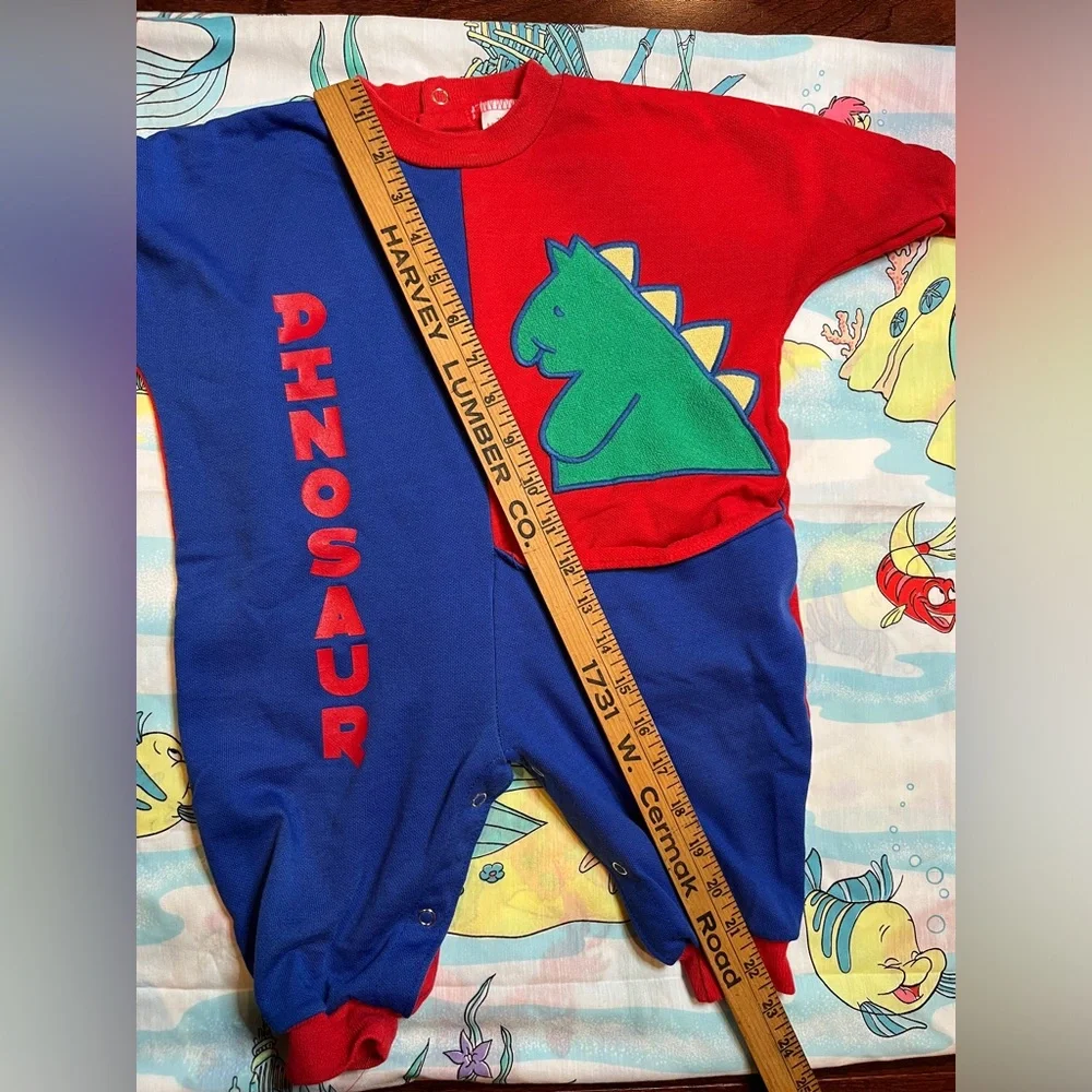 Dinosaur - Picture 2 of 4